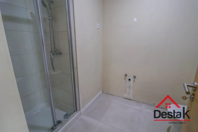 Apartamento T2 para Venda em Cavernães Foto 7