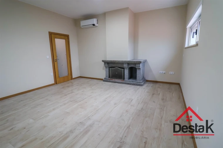Apartamento T2 para Venda em Cavernães Foto 4