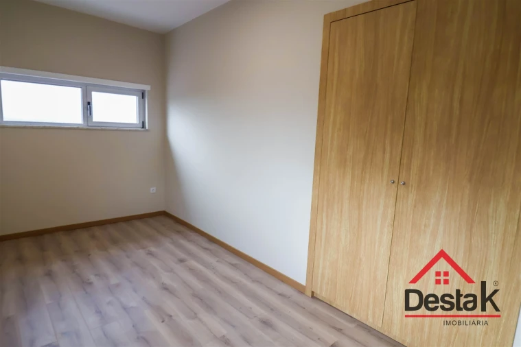 Apartamento T2 para Venda em Cavernães Foto 11