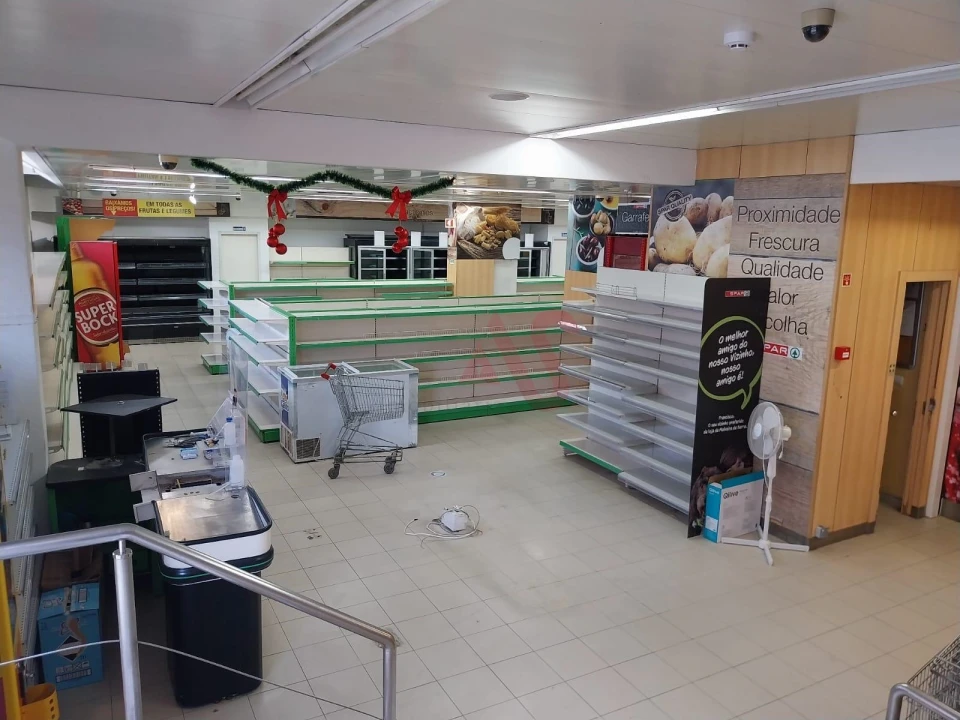 Loja para Venda em Almada, Cova da Piedade, Pragal e Cacilhas Foto 4
