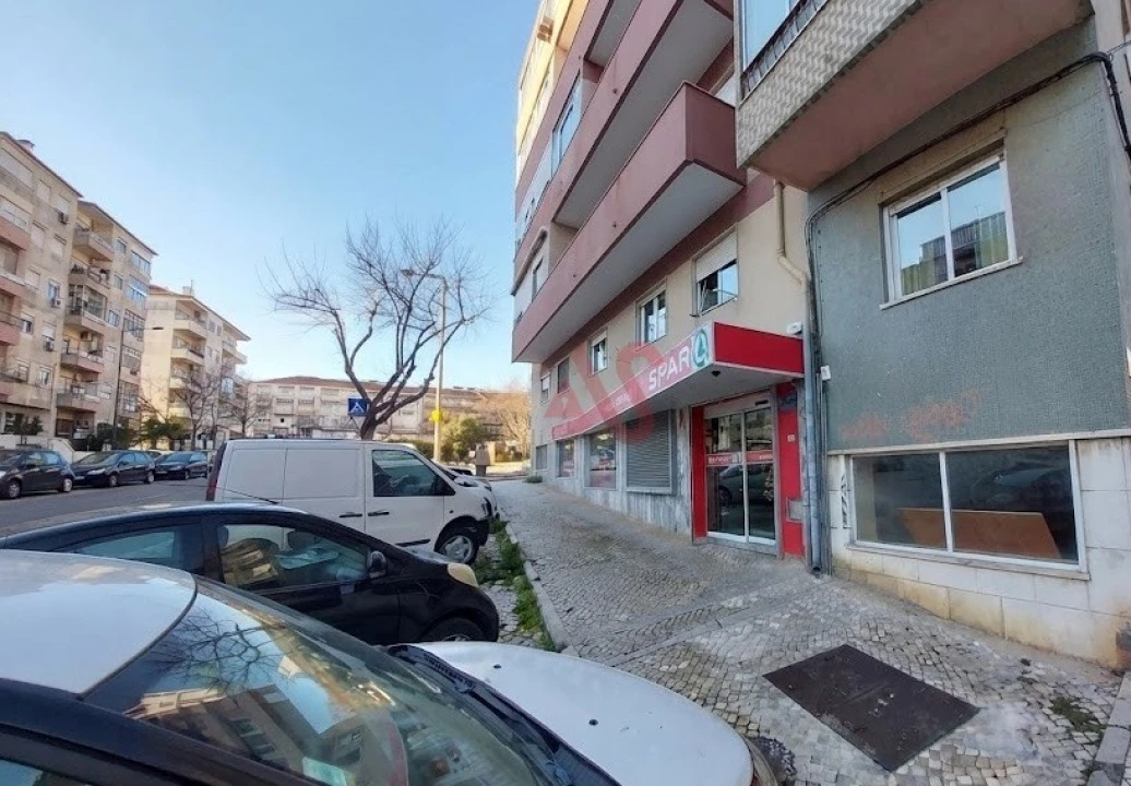 Loja para Venda em Almada, Cova da Piedade, Pragal e Cacilhas Foto 2