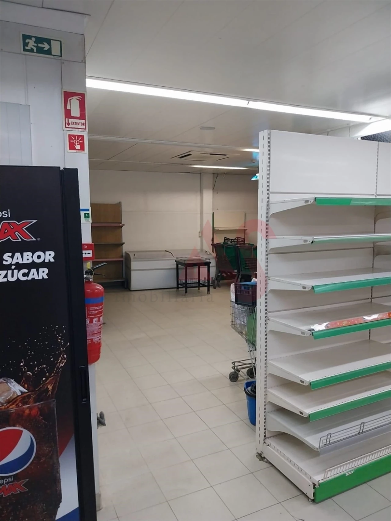 Loja para Venda em Almada, Cova da Piedade, Pragal e Cacilhas Foto 7