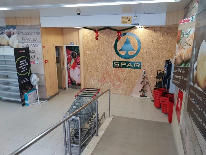 Loja para Venda em Almada, Cova da Piedade, Pragal e Cacilhas Foto 3