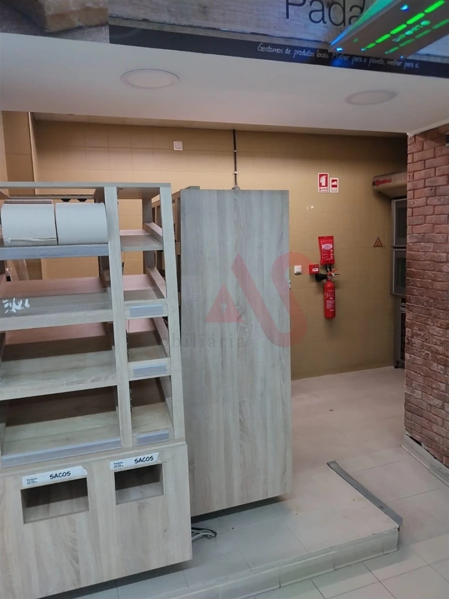 Loja para Venda em Almada, Cova da Piedade, Pragal e Cacilhas Foto 16