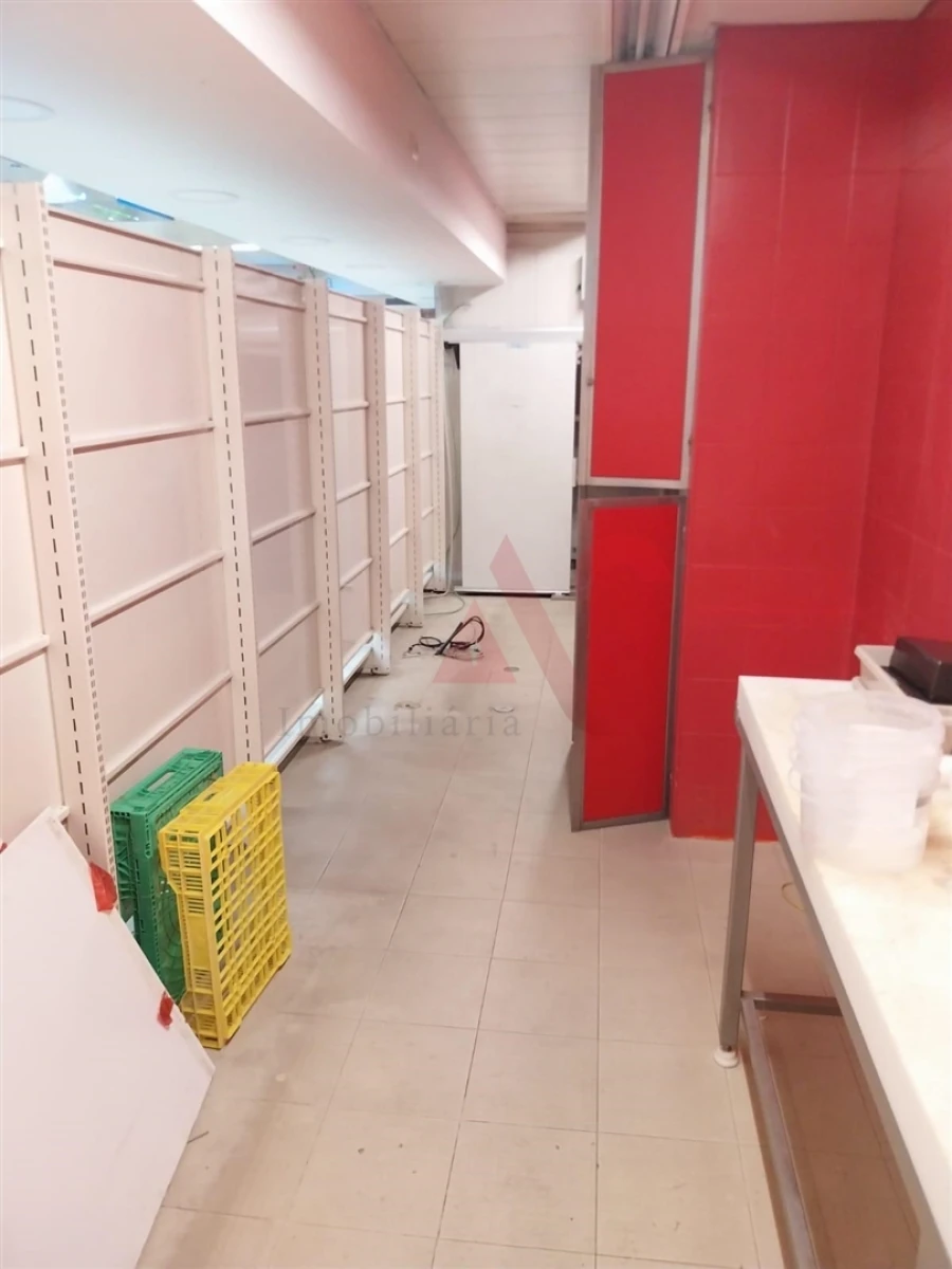 Loja para Venda em Almada, Cova da Piedade, Pragal e Cacilhas Foto 11