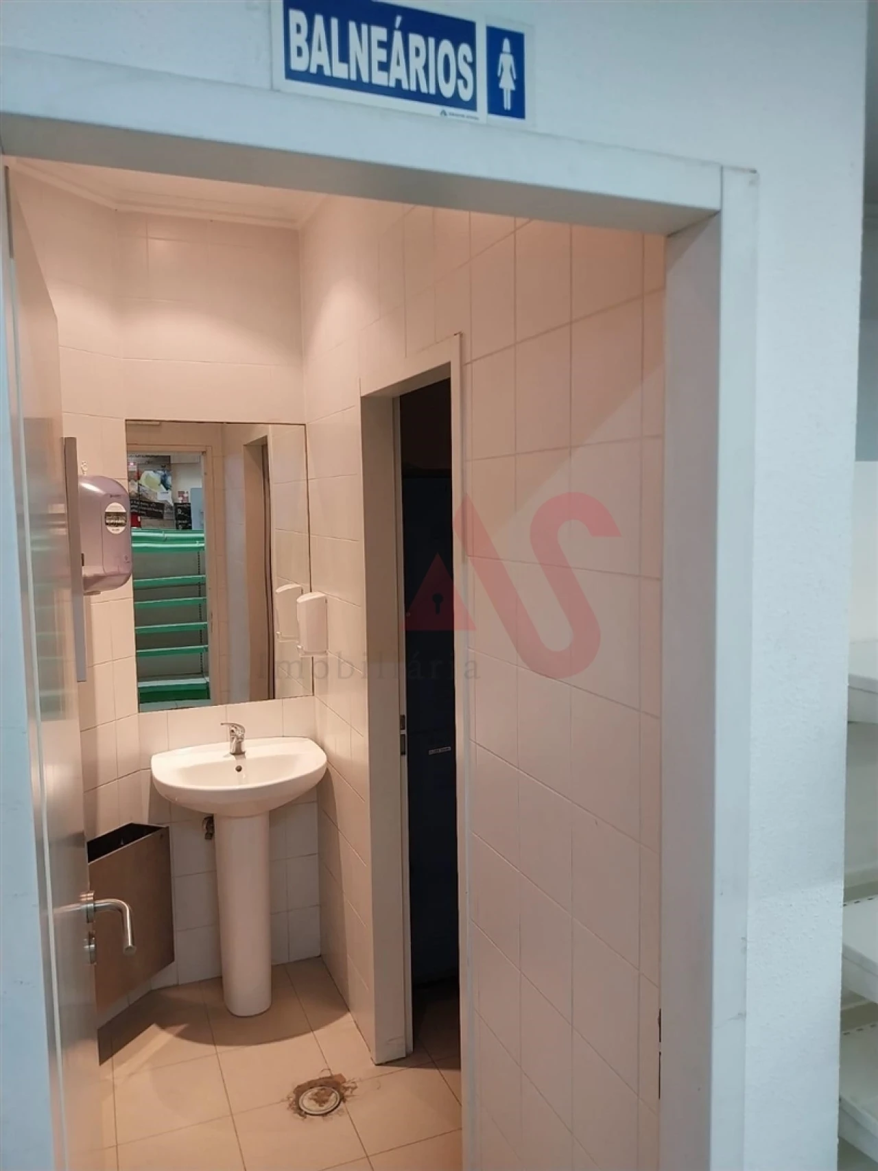 Loja para Venda em Almada, Cova da Piedade, Pragal e Cacilhas Foto 19