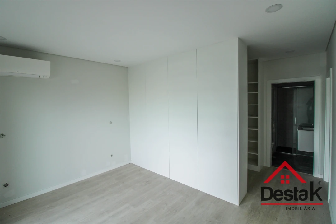 Apartamento T4 para Venda em Viseu Foto 12