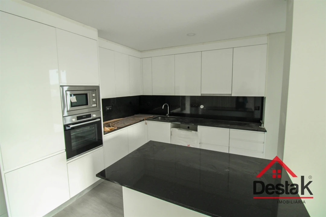 Apartamento T4 para Venda em Viseu Foto 3