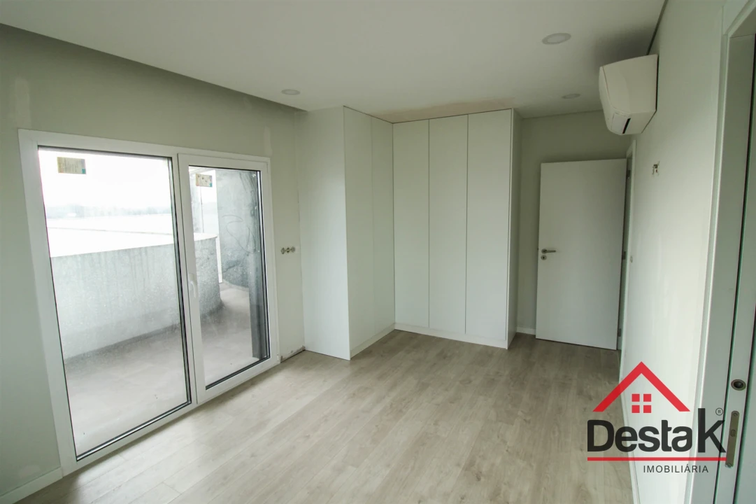 Apartamento T4 para Venda em Viseu Foto 8