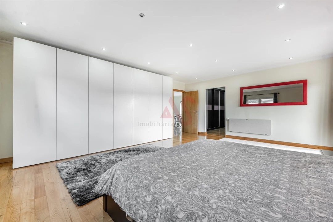 Moradia T4 para Venda em Recezinhos (São Mamede) Foto 25