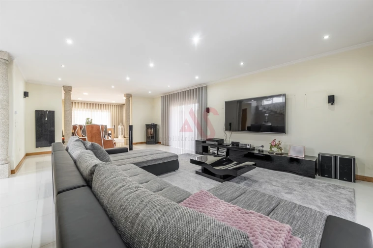 Moradia T4 para Venda em Recezinhos (São Mamede) Foto 8