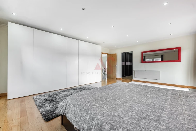 Moradia T4 para Venda em Recezinhos (São Mamede) Foto 25