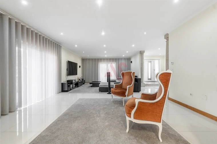 Moradia T4 para Venda em Recezinhos (São Mamede) Foto 9