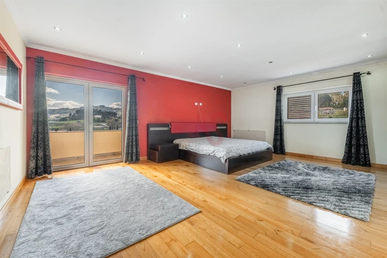 Moradia T4 para Venda em Recezinhos (São Mamede) Foto 24