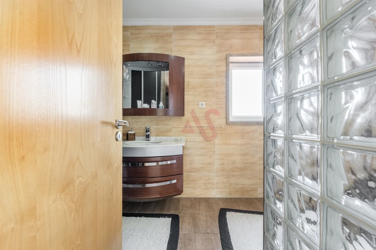 Moradia T4 para Venda em Recezinhos (São Mamede) Foto 17