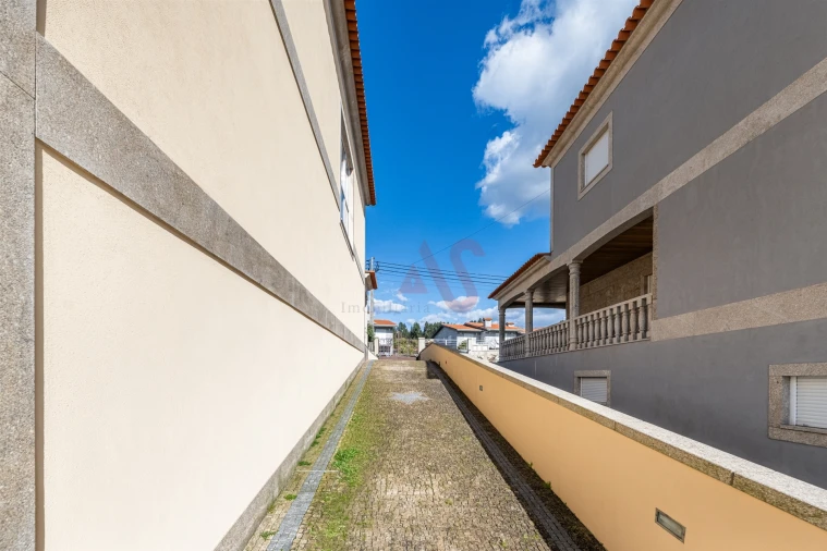 Moradia T4 para Venda em Recezinhos (São Mamede) Foto 33