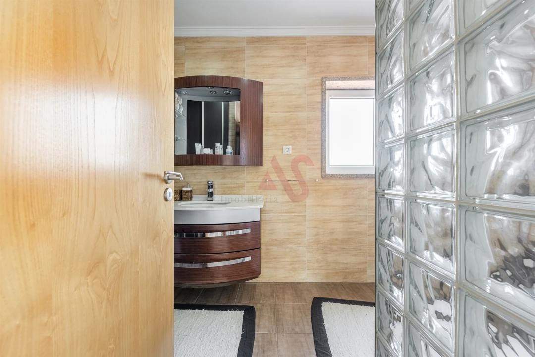 Moradia T4 para Venda em Recezinhos (São Mamede) Foto 17