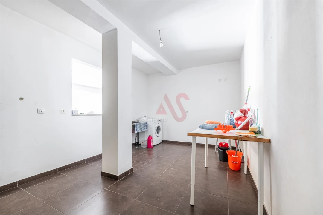 Moradia T4 para Venda em Recezinhos (São Mamede) Foto 37