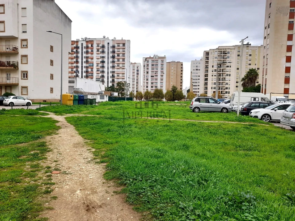 Terreno para Venda em Carregado e Cadafais Foto 1