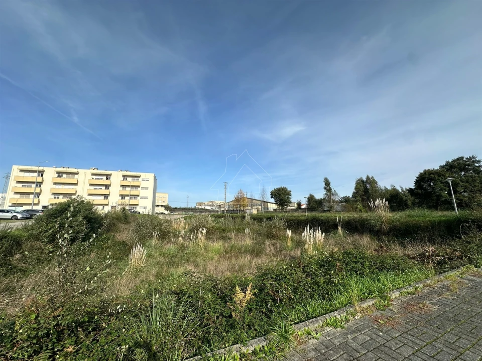 Terreno para Venda em Escapães Foto 1