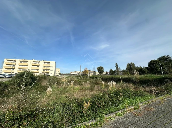 Terreno para Venda em Escapães Foto 1