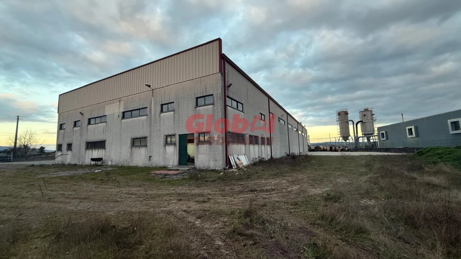 Armazém para Venda em Castro Daire