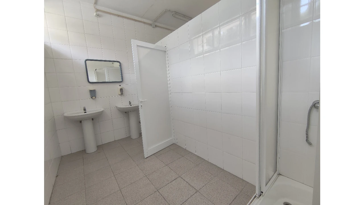 Armazém para Venda em Raiva, Pedorido e Paraíso Foto 14