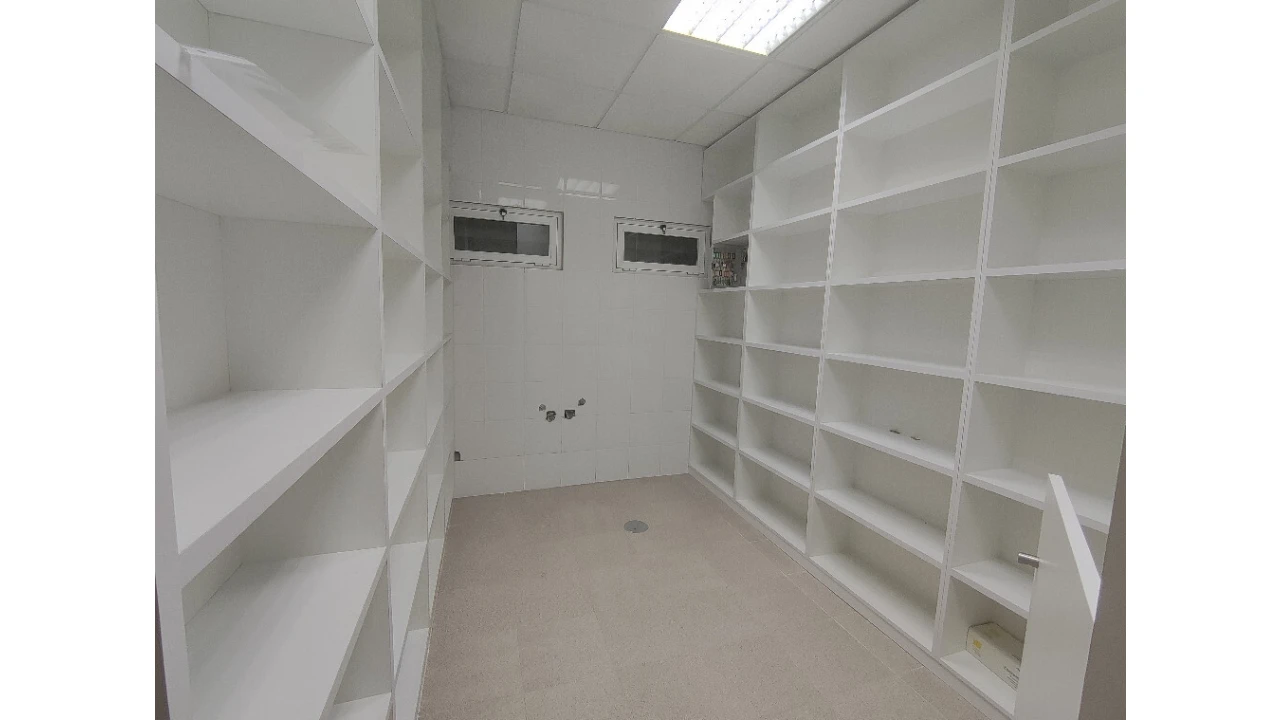 Armazém para Venda em Raiva, Pedorido e Paraíso Foto 22