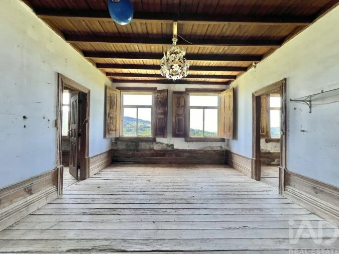 Moradia T5 para Venda em Oliveira do Douro Foto 23