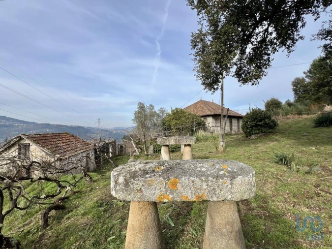 Moradia T5 para Venda em Oliveira do Douro Foto 1