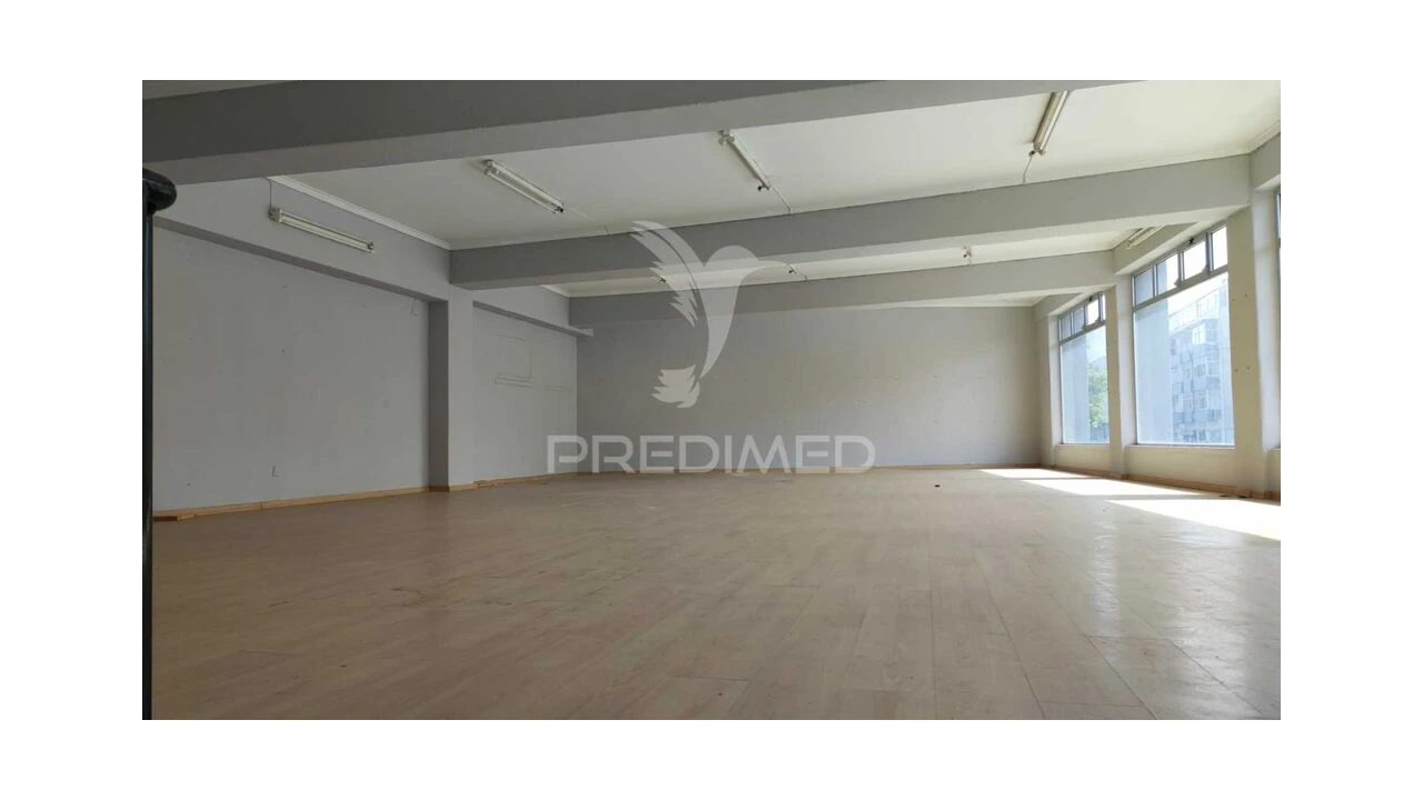 Loja para Venda em Almada, Cova da Piedade, Pragal e Cacilhas Foto 6