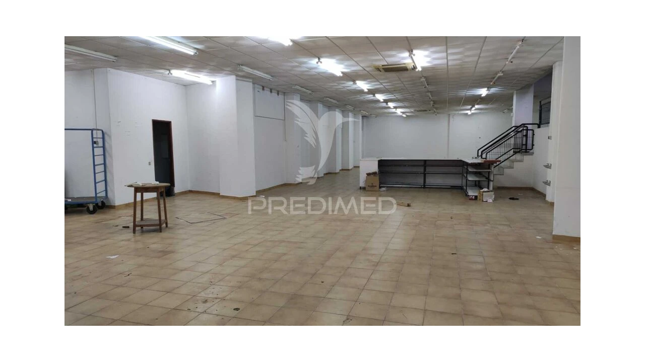 Loja para Venda em Almada, Cova da Piedade, Pragal e Cacilhas Foto 2