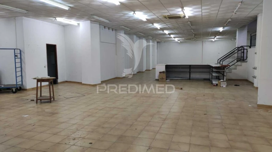 Loja para Venda em Almada, Cova da Piedade, Pragal e Cacilhas Foto 2