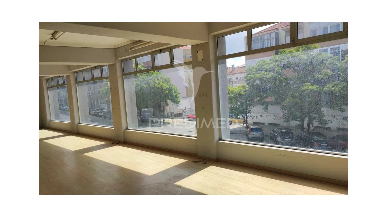 Loja para Venda em Almada, Cova da Piedade, Pragal e Cacilhas Foto 5