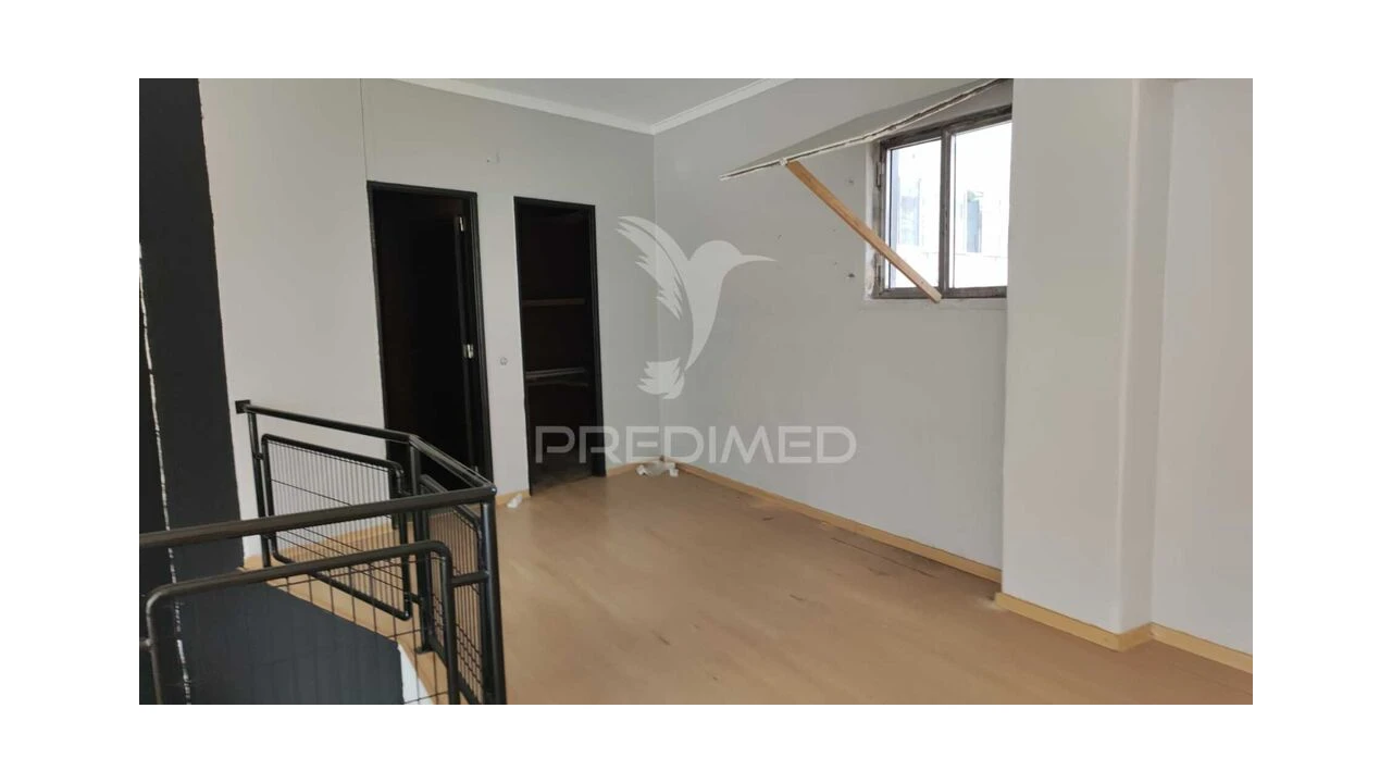 Loja para Venda em Almada, Cova da Piedade, Pragal e Cacilhas Foto 4