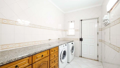 Moradia T7 para Venda em Quarteira