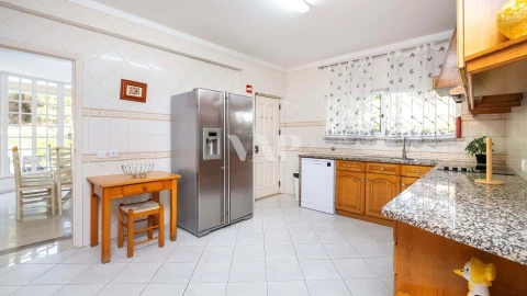 Moradia T7 para Venda em Quarteira