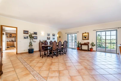 Moradia T4 para Venda em Estômbar e Parchal