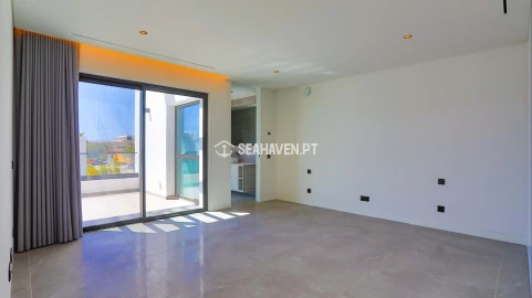 Moradia T5 para Venda em Quarteira