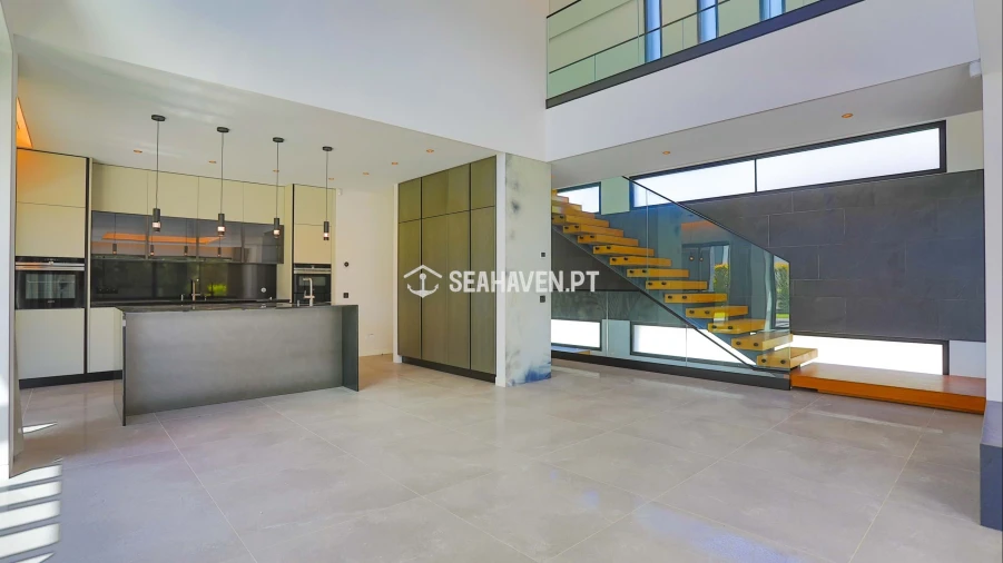 Moradia T5 para Venda em Quarteira Foto 4