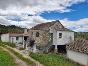 Quinta T4 para Venda em Vale de Prazeres e Mata da Rainha