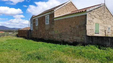 Quinta T4 para Venda em Vale de Prazeres e Mata da Rainha