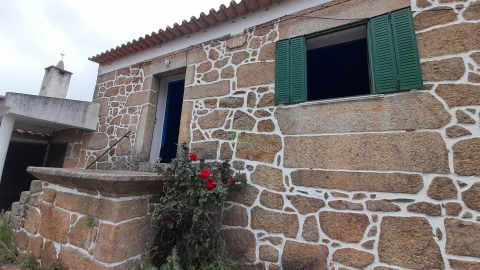 Quinta T4 para Venda em Vale de Prazeres e Mata da Rainha