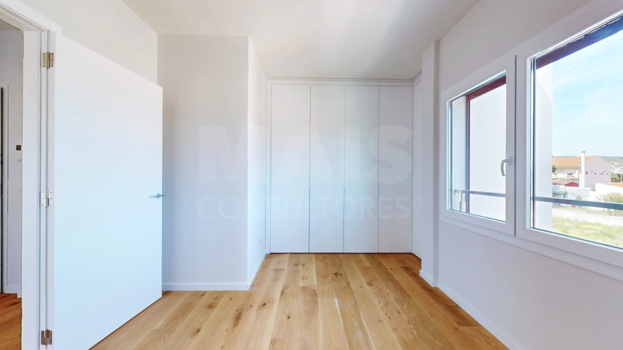 Apartamento T4 para Venda em Santo Antão e São Julião do Tojal Foto 11