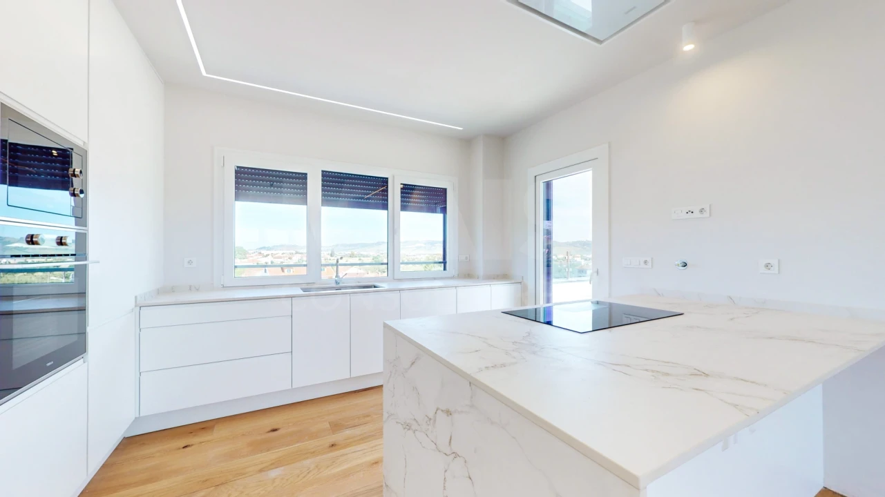 Apartamento T4 para Venda em Santo Antão e São Julião do Tojal Foto 9