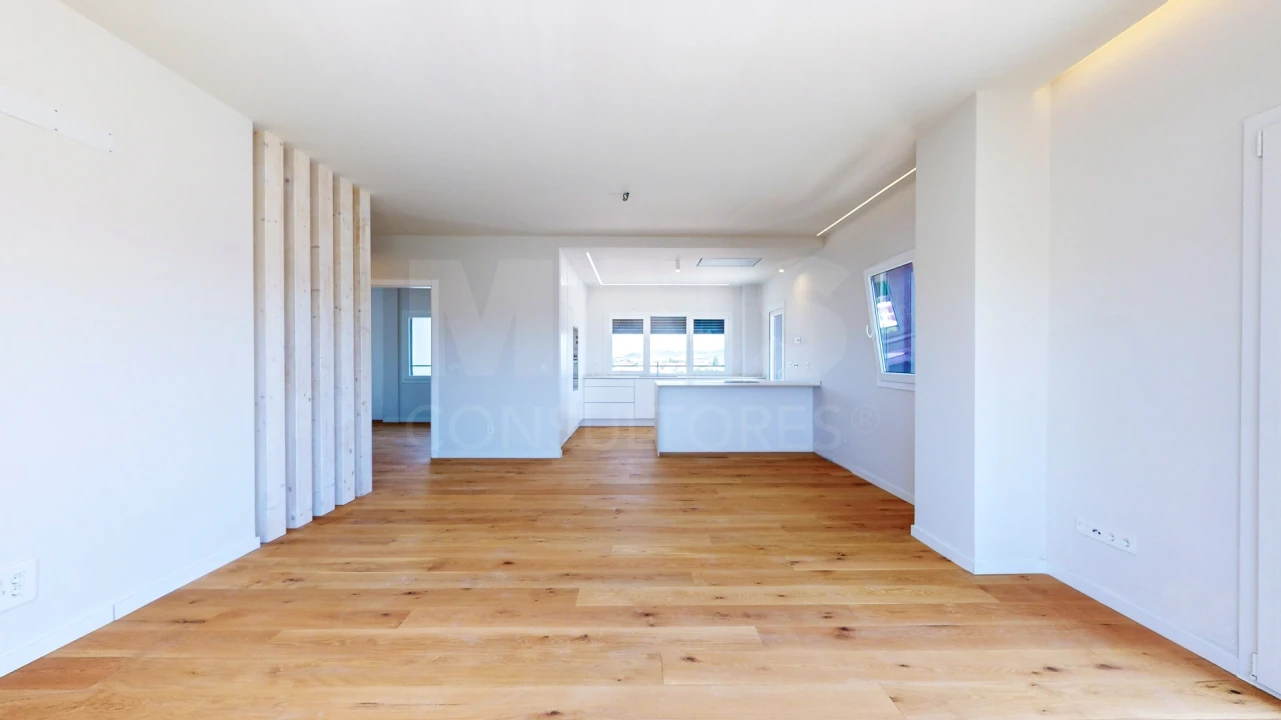 Apartamento T4 para Venda em Santo Antão e São Julião do Tojal Foto 4