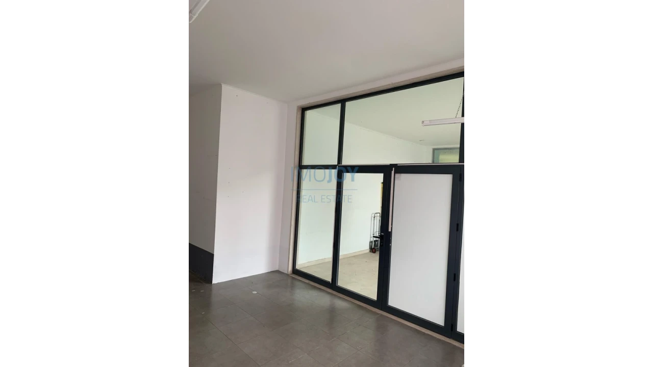 Loja para Venda em Santo António dos Cavaleiros e Frielas Foto 4