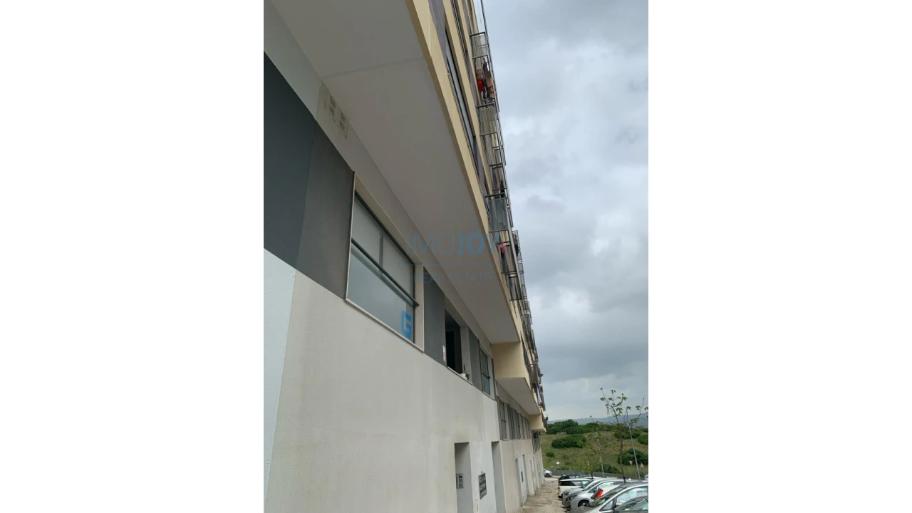 Loja para Venda em Santo António dos Cavaleiros e Frielas Foto 9