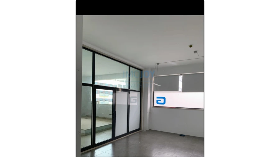 Loja para Venda em Santo António dos Cavaleiros e Frielas Foto 3