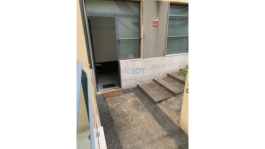 Loja para Venda em Santo António dos Cavaleiros e Frielas Foto 6